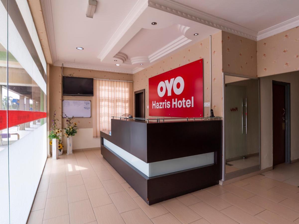 Oyo 89536 Hazris Hotel Бату-Пахат Экстерьер фото