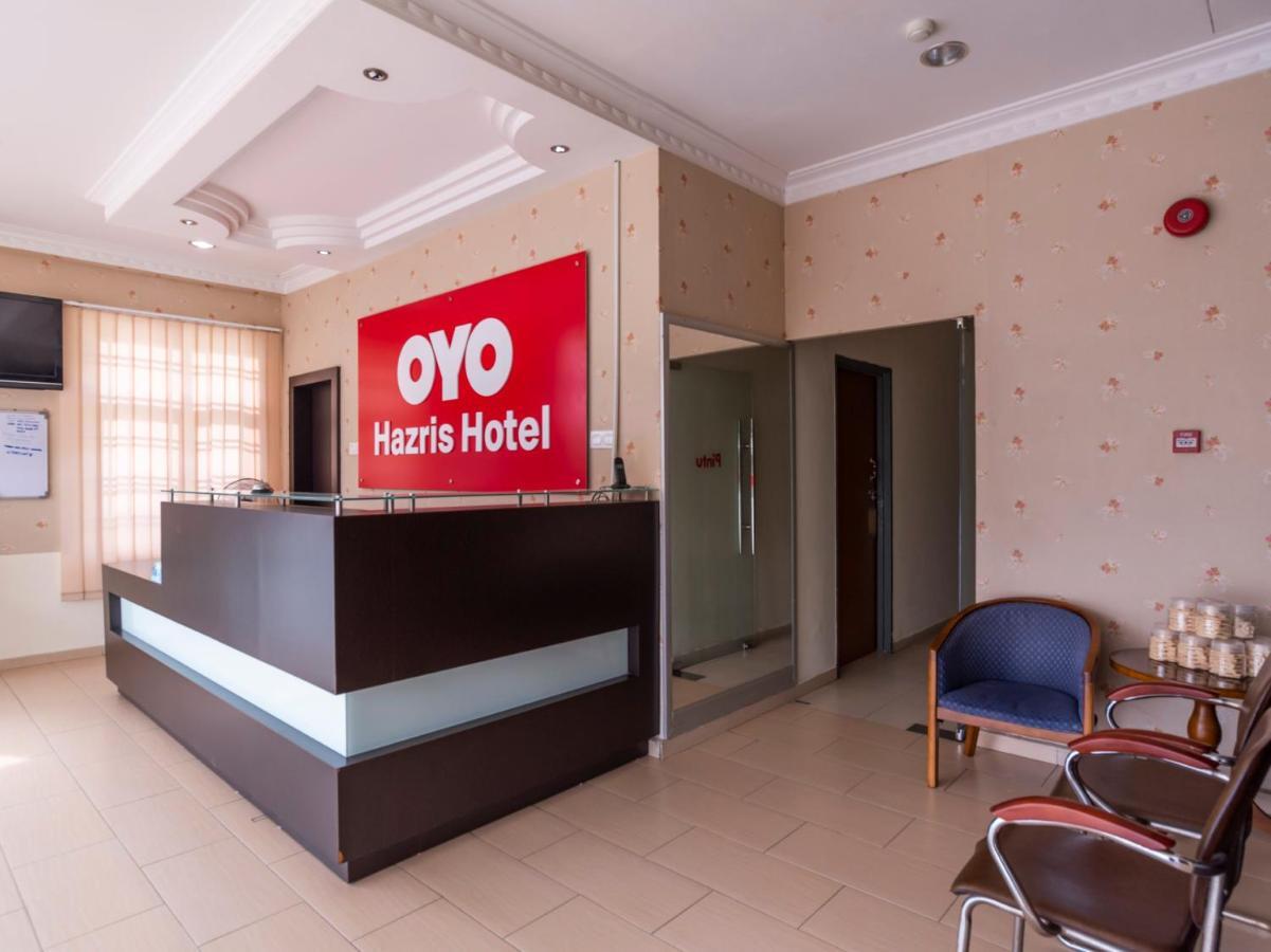 Oyo 89536 Hazris Hotel Бату-Пахат Экстерьер фото