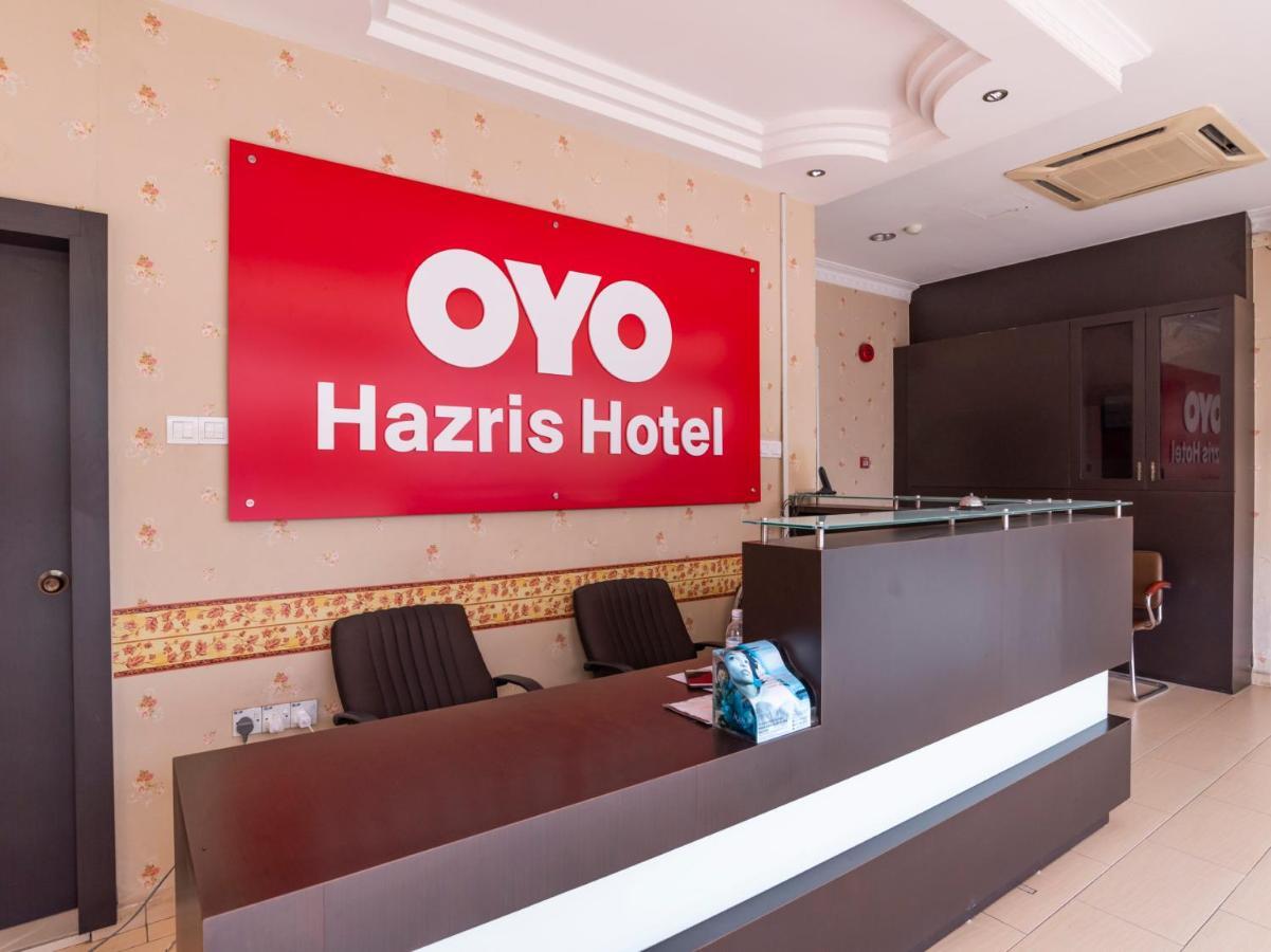 Oyo 89536 Hazris Hotel Бату-Пахат Экстерьер фото
